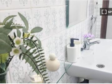 Se alquila habitación en apartamento de 4 dormitorios en Paterna, Valencia