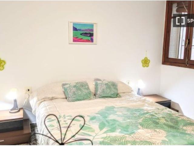 Se alquila habitación en apartamento de 4 dormitorios en Paterna, Valencia