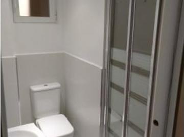 Se alquila habitación en apartamento de 4 dormitorios en Salamanca