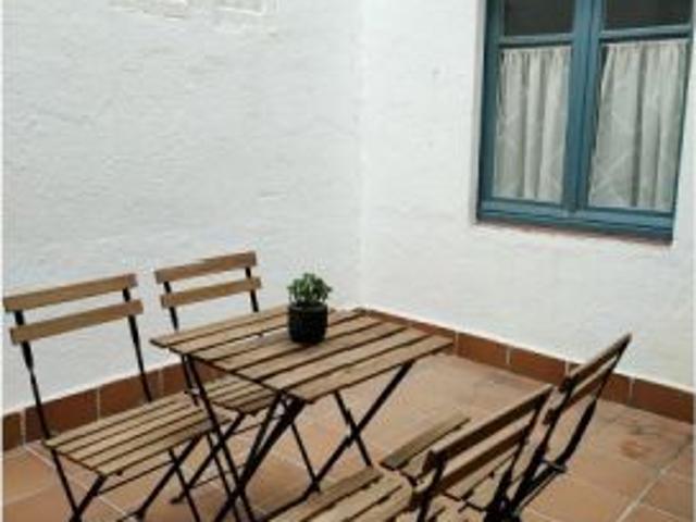 Se alquila habitación en apartamento de 4 dormitorios en Salamanca