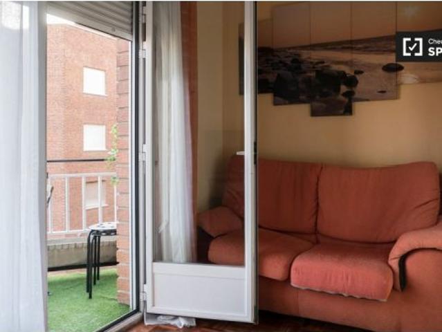 Se alquila habitación en apartamento de 5 dormitorios en Alcalá de Henares