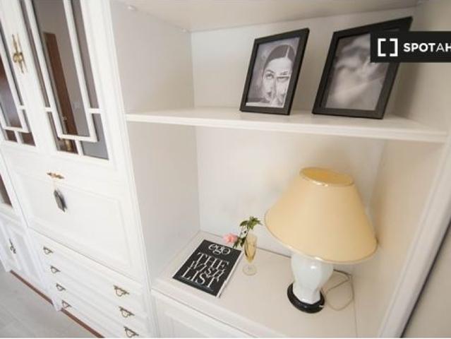 Se alquila habitación en apartamento de 5 dormitorios en Casco Viejo
