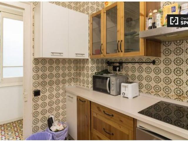Se alquila habitación en apartamento de 9 dormitorios en el Eixample, Barcelona
