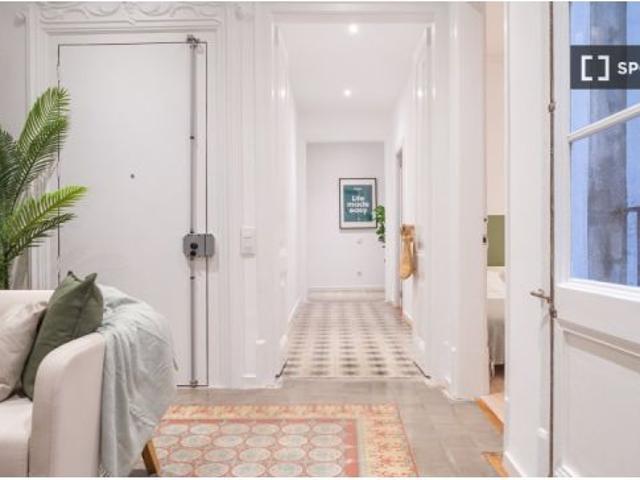 Se alquila habitación en el apartamento de 6 dormitorios en El Raval, Barcelona