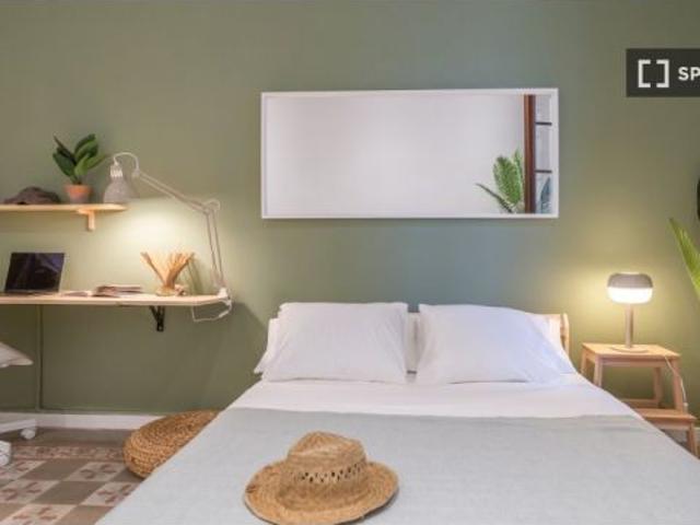 Se alquila habitación en el apartamento de 6 dormitorios en El Raval, Barcelona