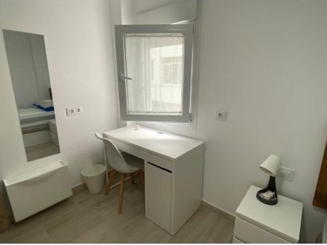Se alquila habitación en El Juncal