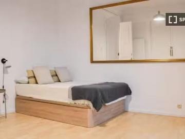 Se alquila habitación en la Dreta de l'Eixample, Barcelona