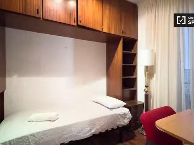 Se alquila habitación en La Sagrada Familia, Barcelona
