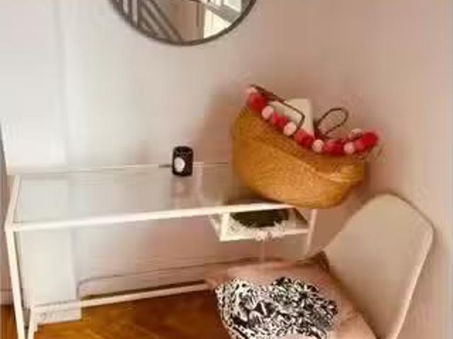 Se alquila habitación en Nueva España, Madrid