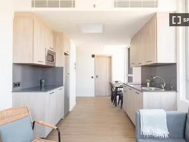 Se alquila habitación en Sant Adrià de Besòs, Barcelona