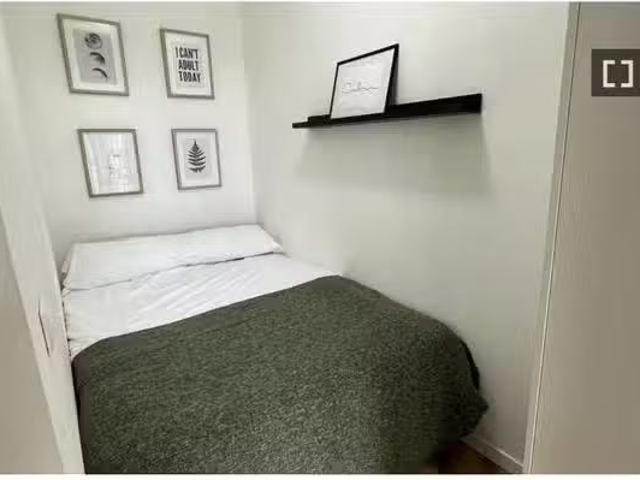 Se alquila habitación en piso 7 dormitorios en Tetuán, Madrid