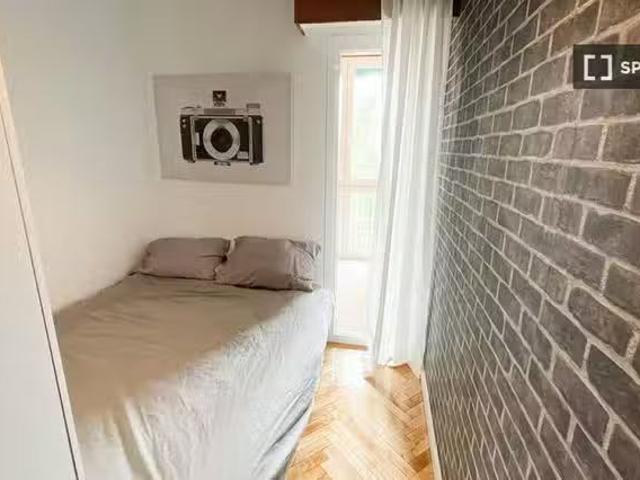 Se alquila habitación en piso 7 dormitorios en Tetuán, Madrid