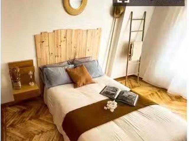 Se alquila habitación en piso 7 dormitorios en Tetuán, Madrid