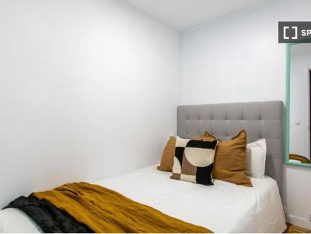 Se alquila habitación en piso compartido de 10 habitaciones en Estrella, perfecta para profesionales