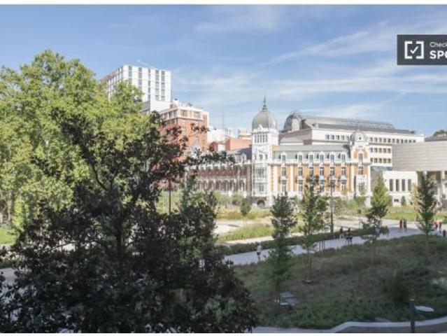 Se alquila habitación en piso compartido de 11 habitaciones en Argüelles, todos los gastos incluidos