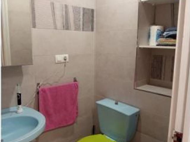 Se alquila habitación en piso compartido de 1 dormitorio en San Ildefonso, gastos incluidos