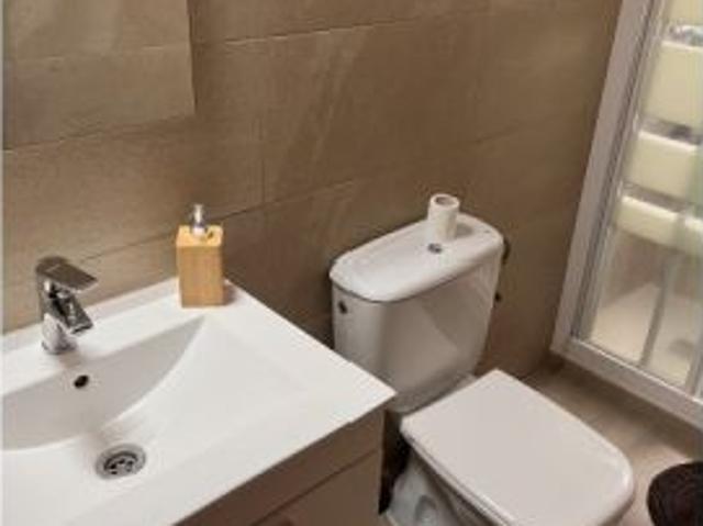 Se alquila habitación en piso compartido de 1 habitación en Fuenlabrada, solo chicos, profesionales