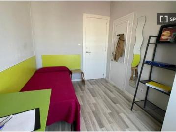 Se alquila habitación en piso compartido de 20 habitaciones en Zaragoza, todos los gastos incluidos
