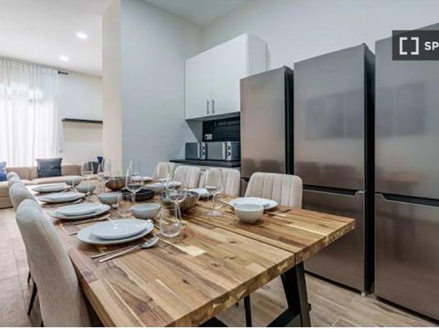Se alquila habitación en piso compartido de 20 habitaciones en Centro Histórico, Málaga