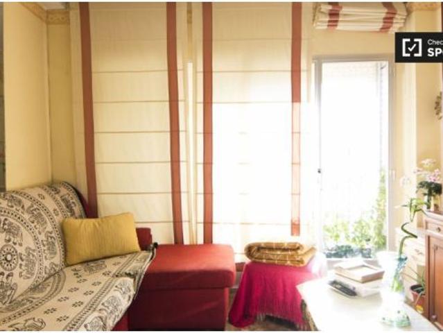 Se alquila habitación en piso compartido de 2 habitaciones en San Isidro, solo apto para chicas, tod