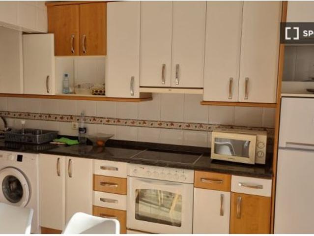 Se alquila habitación en piso compartido de 2 habitaciones en Uribarri, Bilbao