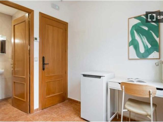 Se alquila habitación en piso compartido de 34 habitaciones en Nueva España, todos los gastos inclui