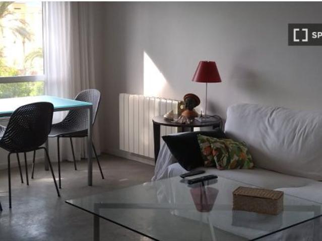 Se alquila habitación en piso compartido de 3 habitaciones en Murcia, gastos incluidos