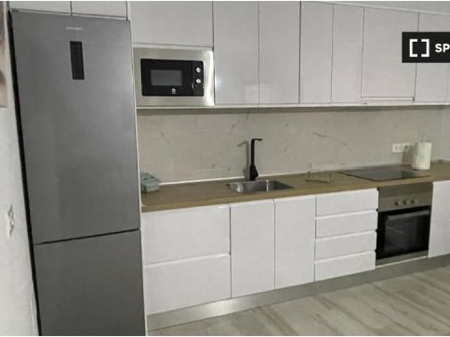 Se alquila habitación en piso compartido de 3 habitaciones en Murcia solo para estudiantes