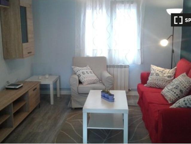Se alquila habitación en piso compartido de 3 habitaciones en Oviedo