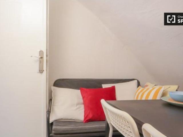 Se alquila habitación en piso compartido de 3 habitaciones en Opañel