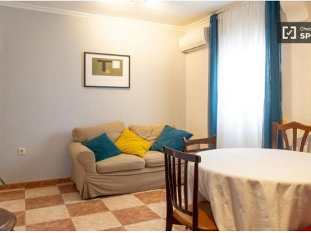 Se alquila habitación en piso compartido de 3 habitaciones en Opañel, solo chicas