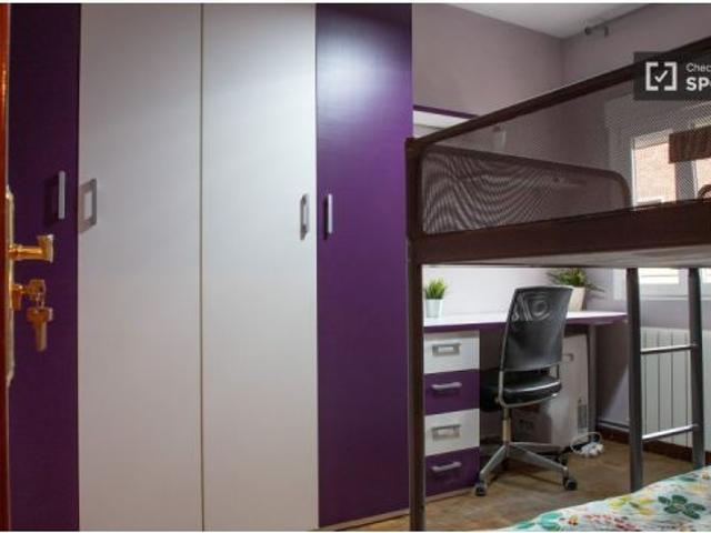 Se alquila habitación en piso compartido de 3 habitaciones en Opañel, solo estudiantes