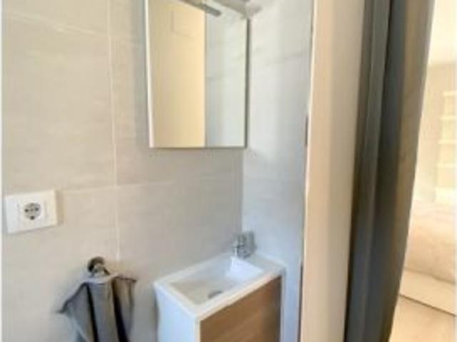 Se alquila habitación en piso compartido de 3 habitaciones en Aiora