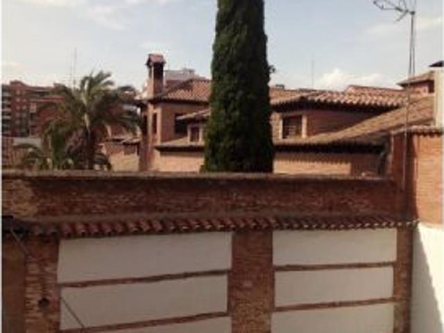Se alquila habitación en piso compartido de 3 habitaciones en Alcalá de Henares, ideal para estudian