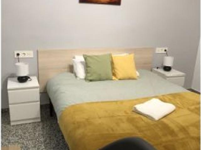 Se alquila habitación en piso compartido de 3 habitaciones en Burjassot, sin gastos incluidos