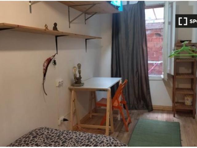 Se alquila habitación en piso compartido de 3 habitaciones en Barcelona