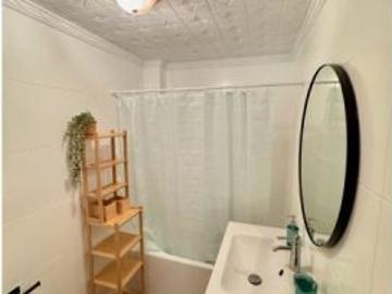 Se alquila habitación en piso compartido de 3 habitaciones en Barrio Alto, todos los gastos incluido