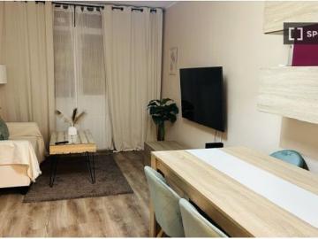 Se alquila habitación en piso compartido de 3 habitaciones en Canyelles, todos los gastos incluidos