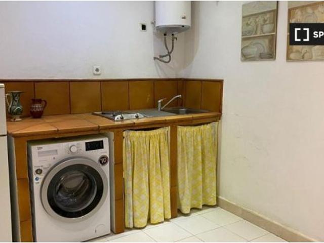 Se alquila habitación en piso compartido de 3 habitaciones en Centro Histórico, todos los gastos inc