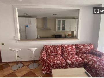 Se alquila habitación en piso compartido de 3 habitaciones en Cruz del Humilladero, gastos incluidos