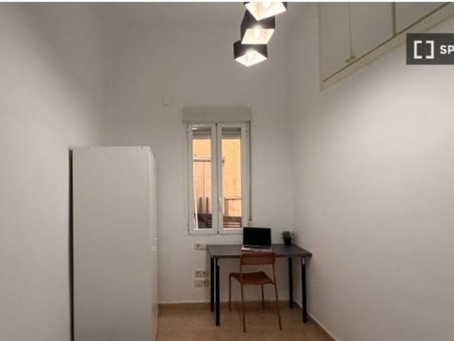 Se alquila habitación en piso compartido de 3 habitaciones en Delicias, todos los gastos incluidos