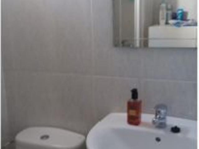 Se alquila habitación en piso compartido de 3 habitaciones en Foners, solo profesionales y estudiant