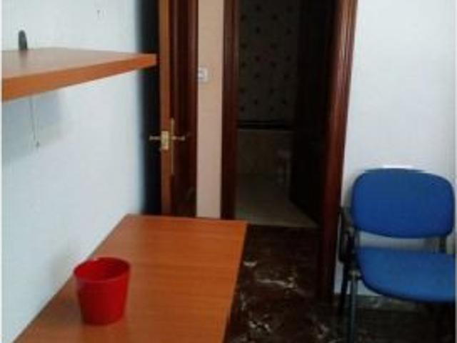 Se alquila habitación en piso compartido de 3 habitaciones en Gran Bulevar, solo para estudiantes