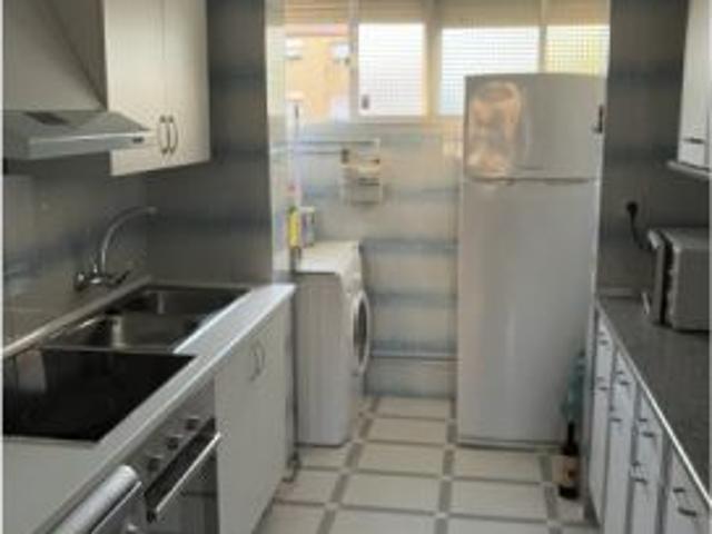 Se alquila habitación en piso compartido de 3 habitaciones en Hellín, gastos incluidos