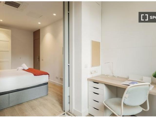 Se alquila habitación en piso compartido de 3 habitaciones en lAntiga Esquerra de lEixample