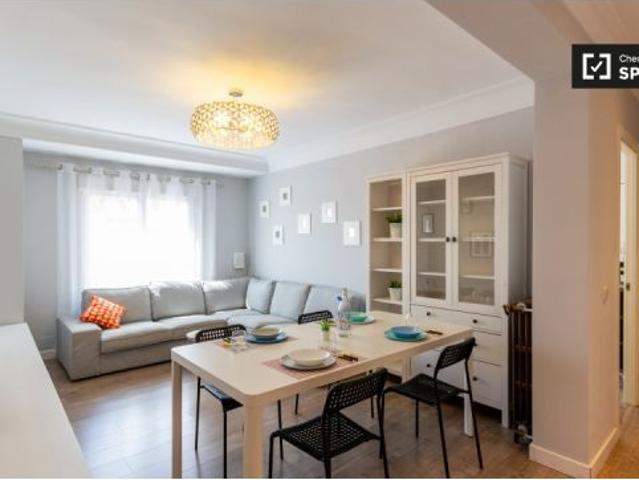 Se alquila habitación en piso compartido de 3 habitaciones en Puerta del Ángel, solo trabajadores y