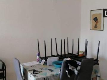 Se alquila habitación en piso compartido de 3 habitaciones en Paterna, Valencia, gastos incluidos