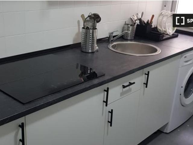 Se alquila habitación en piso compartido de 3 habitaciones en Salamanca, gastos incluidos