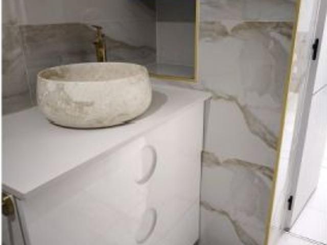Se alquila habitación en piso compartido de 3 habitaciones en Triana, todos los gastos incluidos