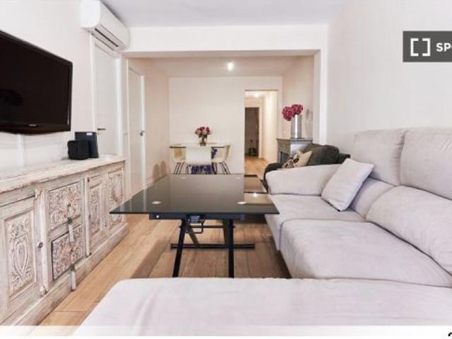 Se alquila habitación en piso compartido de 3 habitaciones en Triana, Sevilla